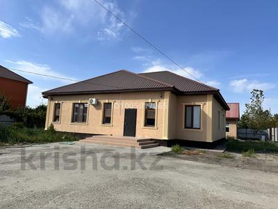 Отдельный дом · 5 комнат · 200 м² · 10 сот., мкр Самал, Сафи Утебаева за 56 млн 〒 в Атырау