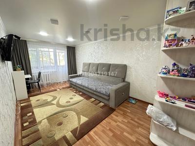 Продажа квартир в Карагандинской обл.: 2-комнатная квартира · 44 м² · 2/5 этаж, Майкудук, 17й микрорайон 39 за 12.8 млн 〒 2-комнатная квартира · 44 м² · 2/5 этаж, Майкудук, 17й микрорайон 39 за 12.8 млн 〒 в Караганде, Алихана Бокейханова р-н