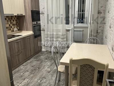 3-бөлмелі пәтер, 90 м², 6/9 қабат ай сайын, Тауельсыздык 21, бағасы: 290 000 〒 в Астане, Алматы р-н