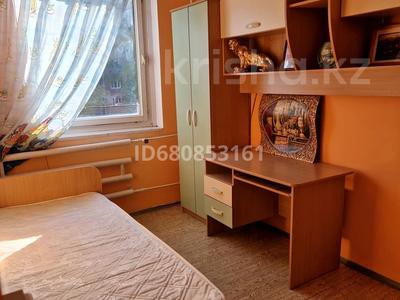 4-бөлмелі пәтер, 70 м², 2/5 қабат ай сайын, 10 микр 8, бағасы: 350 000 〒 в Аксае