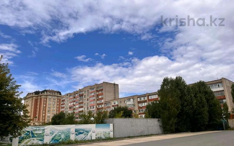 3-бөлмелі пәтер · 65 м² · 3/9 қабат, Просп. Алии Молдагуловой 42, бағасы: 22 млн ₸ в Актобе, мкр Авиатор — фото 2