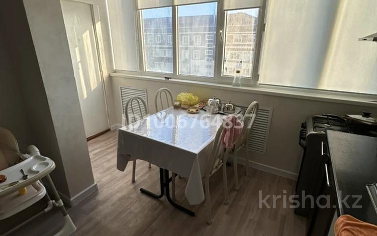 3-бөлмелі пәтер · 75 м² · 5/5 қабат, 1мкрн 60дом, бағасы: 10 млн ₸ в Кульсары — фото 2