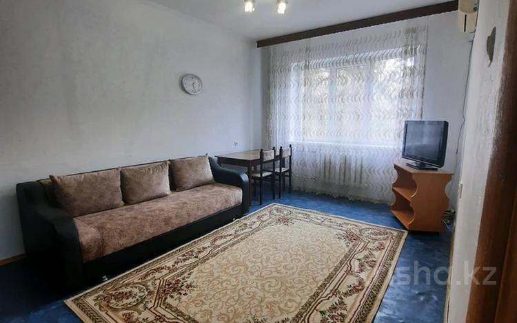 2-комнатная квартира, 60 м², 2/9 этаж помесячно, мкр Аксай-4 39 за 230 000 〒 в Алматы, Ауэзовский р-н — фото 2