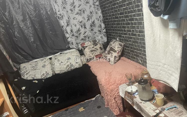 2-комнатная квартира · 42 м² · 3/5 этаж, Майкудук, 13й микрорайон 8 за 10 млн ₸ в Караганде, Алихана Бокейханова р-н — фото 2