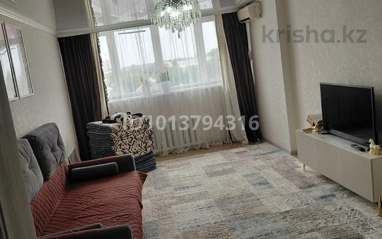 3-бөлмелі пәтер · 70.5 м² · 5/5 қабат, Толстого 127, бағасы: 21 млн ₸ в Уральске, мкр Школьник — фото 2