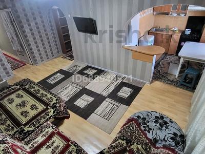 2-бөлмелі пәтер, 60 м², 4/4 қабат тәулігіне, Биржансал 89 — Магазин Алтай, бағасы: 10 000 〒 в Талдыкоргане