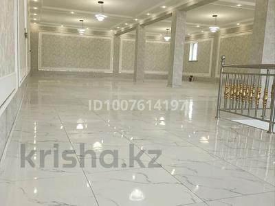 Свободное назначение, офисы, салоны красоты, фитнес и спорт, медцентры и аптеки, образование, развлечения, конференц-залы, кабинеты и рабочие места, студии · 300 м² за 390 000 〒 в Туркестане