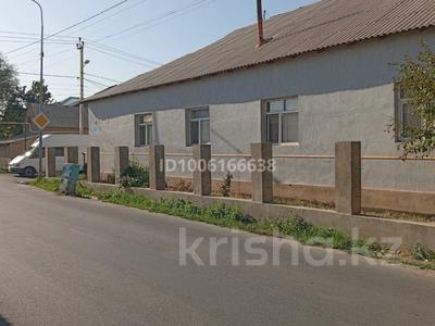 Отдельный дом · 7 комнат · 300 м² · 10 сот., мкр Самал-2, Дулатов 56 — 56 за 50 млн ₸ в Шымкенте, Абайский р-н