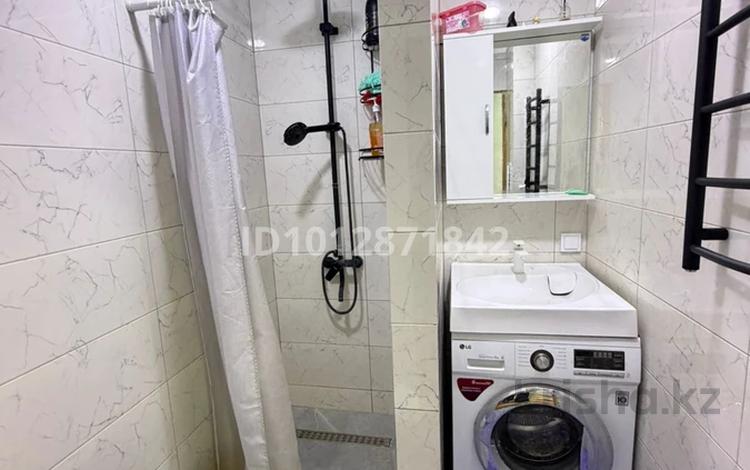 2-бөлмелі пәтер · 64 м² · 4 қабат, Ескалиева 106 — Филармония, бағасы: 15 000 ₸ в Уральске — фото 2