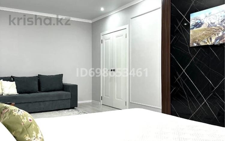1-бөлмелі пәтер · 50 м² · 10/21 қабат, Солодовникова 21д, бағасы: 15 000 ₸ в Алматы, Бостандыкский р-н — фото 3