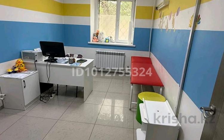 Свободное назначение, офисы, медцентры и аптеки, кабинеты и рабочие места · 15 м² за 85 000 ₸ в Актобе, Старый город — фото 2