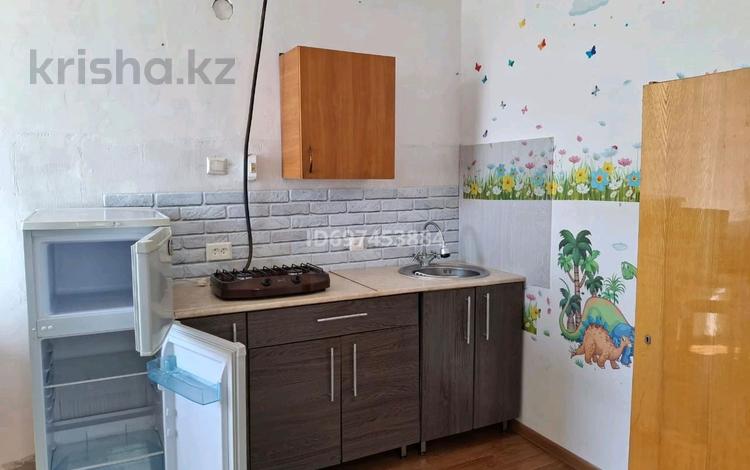 1-комнатная квартира · 38 м² · 1/1 этаж, мкр Михайловка , Речная 18 за 100 000 ₸ в Караганде, Казыбек би р-н — фото 8