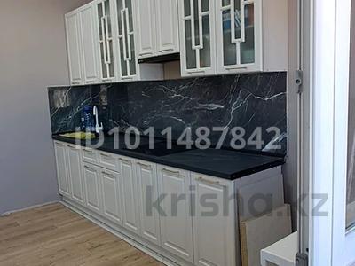 2-бөлмелі пәтер · 76 м² · 11/12 қабат, 17-й мкр, 17-ш/а. 55 — Магазин НҰР, бағасы: 37 млн ₸ в Актау