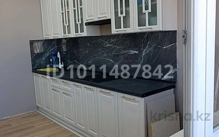 2-бөлмелі пәтер · 76 м² · 11/12 қабат, 17-й мкр, 17-ш/а. 55 — Магазин НҰР, бағасы: 37 млн ₸ в Актау — фото 3