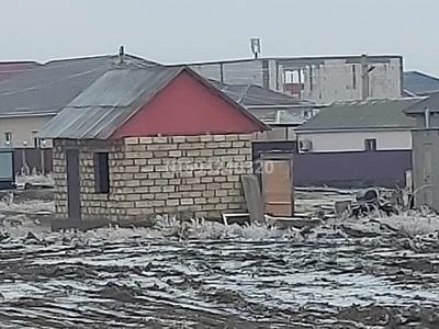Жер телімі · 9 сотық, мкр Оркен, Микрайон Оркен, проспект 1 дом 14 А, бағасы: 8 млн ₸ в Атырау