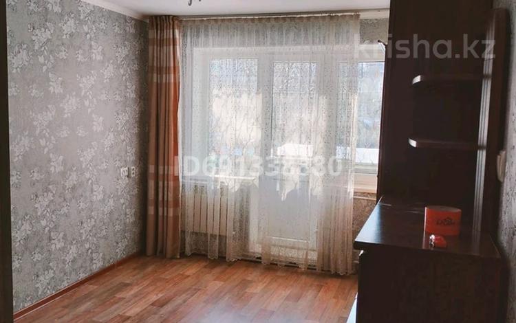 1-комнатная квартира, 36 м², 2/5 этаж помесячно, Рыскулова 4 — 3 мкр д 4 за 70 000 〒 в Таразе — фото 2