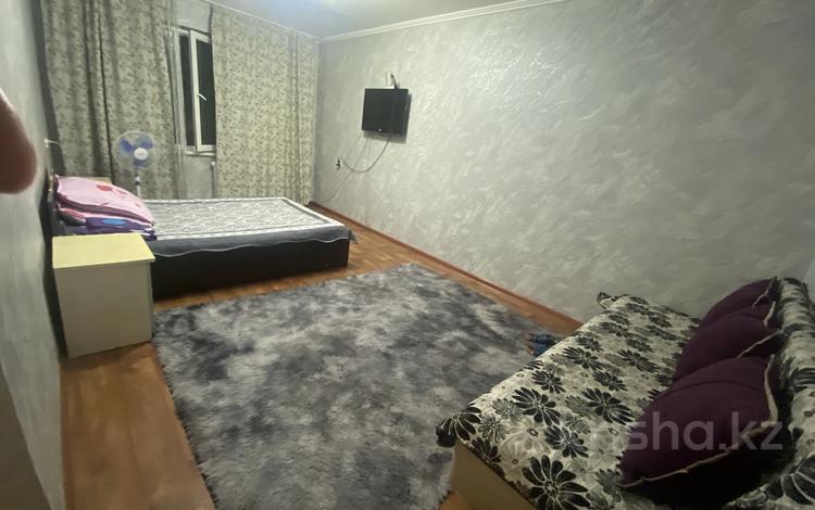 1-комнатная квартира · 33 м², мкр Айнабулак-2 70 за 15 000 ₸ в Алматы, Жетысуский р-н — фото 2