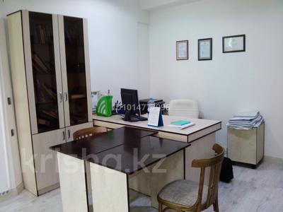 Свободное назначение, офисы, магазины и бутики, склады, общепит, салоны красоты, фитнес и спорт, медцентры и аптеки, образование, развлечения, конференц-залы, кабинеты и рабочие места, студии · 26 м² за 260 000 ₸ в Алматы, Алмалинский р-н