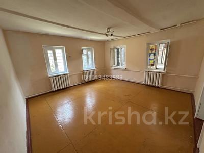 Отдельный дом · 4 комнаты · 110 м² · 4 сот., Умралиева 82 — Гастраномның жанында Барикке напротив за 250 000 ₸ в Каскелене