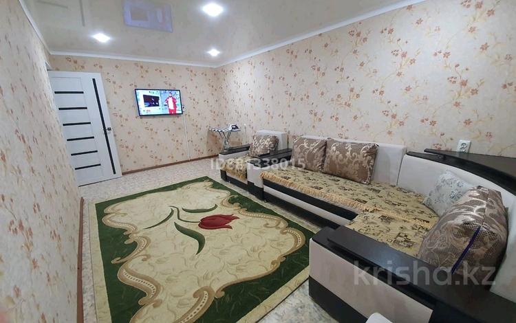 2-комнатная квартира · 50 м², 2 мкр 14 за 9 000 〒 в Атырау, мкр Авангард-2 — фото 2