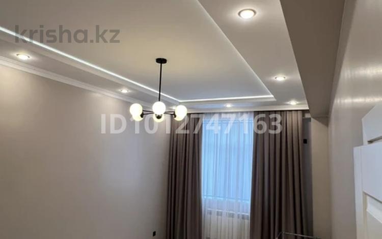 2-комнатная квартира · 77 м² · 3/15 этаж, 17-й мкр, ​17-й микрорайон 6 за 46 млн ₸ в Актау — фото 2