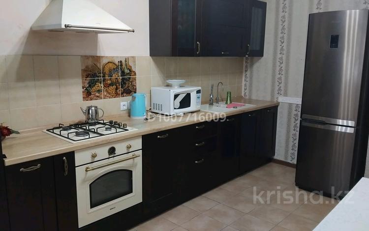 2-комнатная квартира · 83 м² · 2/5 этаж, Авангард Курмангазы 5 4 блок — Тагам столовая за 13 000 ₸ в Атырау, мкр Авангард-3 — фото 11