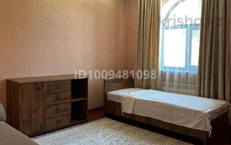 Дом · 8 комнат · 200 м², Комратова 21 за 90 000 〒 в Таразе — фото 2