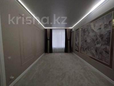 2-комнатная квартира · 72.3 м² · 1/5 этаж, Молдагулова за 33 млн ₸ в Уральске