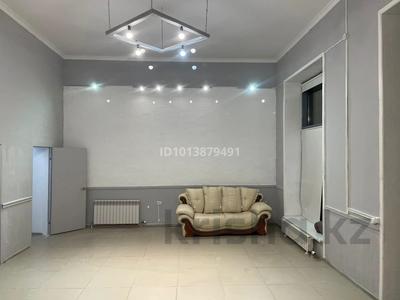 Свободное назначение, офисы, медцентры и аптеки · 55.2 м² за 400 000 ₸ в Астане, Есильский р-н