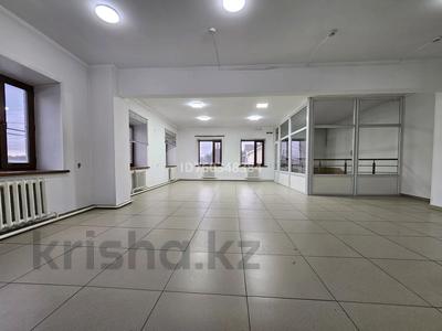 Офисы, магазины и бутики, склады, образование, кабинеты и рабочие места · 75 м² за 230 000 〒 в Семее