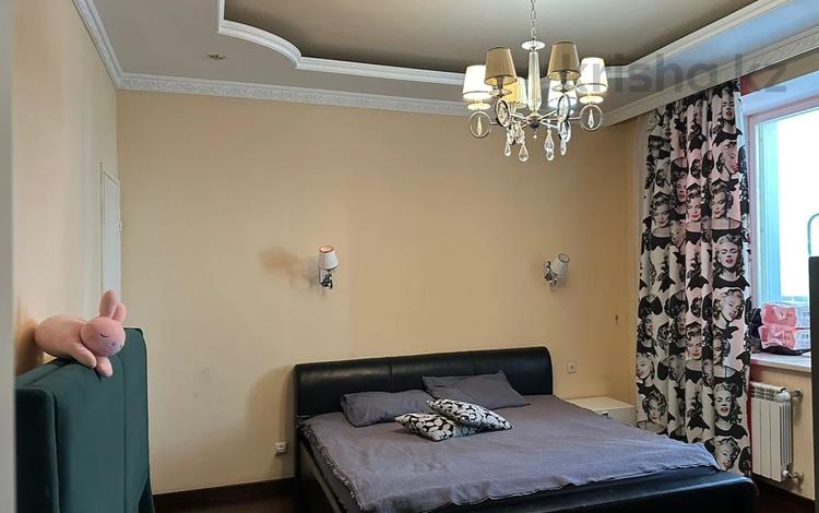 4-комнатная квартира, 140 м², 3/5 этаж, Женис 3