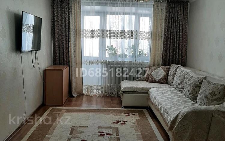 3-бөлмелі пәтер, 58 м², 3/5 қабат, Комарова 6/1, бағасы: 9 млн 〒 в Алтае — фото 2