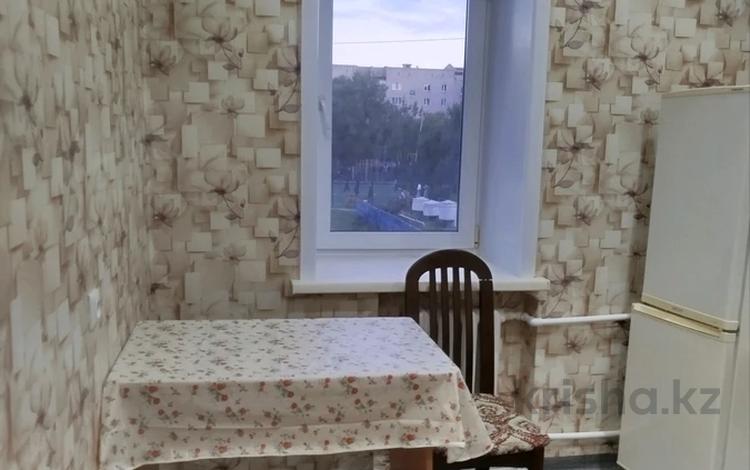 1-комнатная квартира · 35 м² · 2/5 этаж, Назарбаева — 19мик.район магазин Семейный за 110 000 ₸ в Петропавловске — фото 2