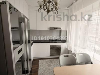 3-бөлмелі пәтер · 90 м² · 2/5 қабат, мкр Самал, Достык 42Б — Кабанбай батыра, бағасы: 420 000 ₸ в Алматы, Медеуский р-н