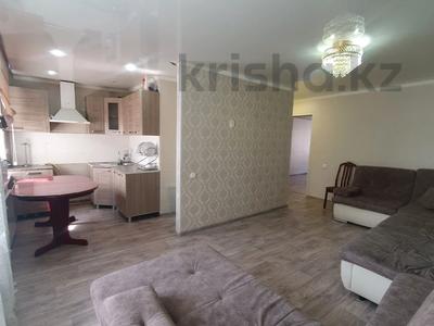 3-комнатная квартира, 63 м², 2/5 этаж, Бухар Жырау 61 за 24 млн 〒 в Караганде, Казыбек би р-н