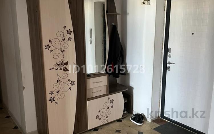 2-бөлмелі пәтер · 58 м² · 7/10 қабат, мкр Шанхай, Өтеген тұрмаганбетов 36/2 — Магазин мектеп, бағасы: 17 млн ₸ в Актобе — фото 2