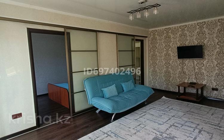 2-комнатная квартира · 48 м² · 3/5 этаж, Кабанбай батыра за 13 000 ₸ в Усть-Каменогорске, Ульбинский — фото 2