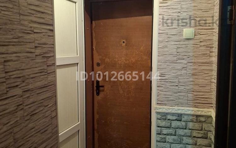 1-бөлмелі пәтер · 32.3 м² · 1/5 қабат, 6мөлтек ауданы 34үй 2кв — Абылай хан мектебінің жанында, бағасы: 6.5 млн ₸ в Жанатасе — фото 2