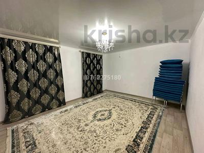 Отдельный дом · 3 комнаты · 80 м² · 8.32 сот., мкр Аксай-2, 16 48 за 18 млн 〒 в Атырау