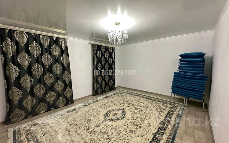 Отдельный дом · 3 комнаты · 80 м² · 8.32 сот., мкр Аксай-2, 16 48 за 18 млн ₸ в Атырау — фото 2