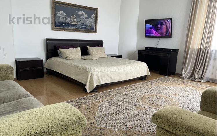 2-бөлмелі пәтер · 90 м² · 13/25 қабат, мкр 11 112А, бағасы: 15 000 ₸ в Актобе — фото 2
