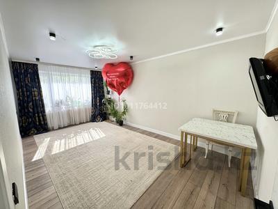3-комнатная квартира · 63 м² · 2/5 этаж, Майкудук, 15й микрорайон 25 — рядом с магазином Сатурн, напротив супермаркет Оптима, через дорогу кинотеатр Сарыарка, парк Майкудука за 16 млн ₸ в Караганде, Алихана Бокейханова р-н