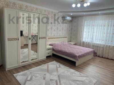 Пәтерлер в Атырауской обл.: 1-бөлмелі пәтер · 55 м² · 2/9 қабат · ай сайын, Жарбосынова, бағасы: 250 000 〒 1-бөлмелі пәтер · 55 м² · 2/9 қабат · ай сайын, Жарбосынова, бағасы: 250 000 〒 в Атырау