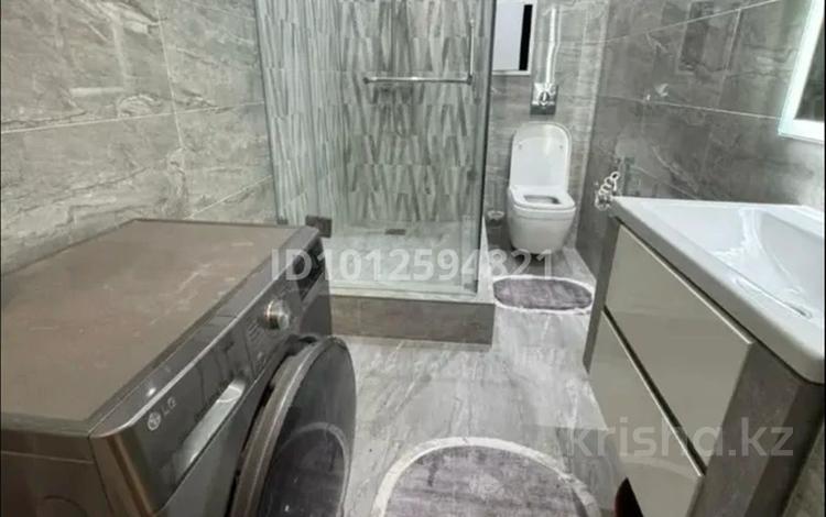 2-бөлмелі пәтер · 63 м² · 4/8 қабат, мкр Нурсая, Абылхайыр Хана 70/2, бағасы: 260 000 ₸ в Атырау — фото 6