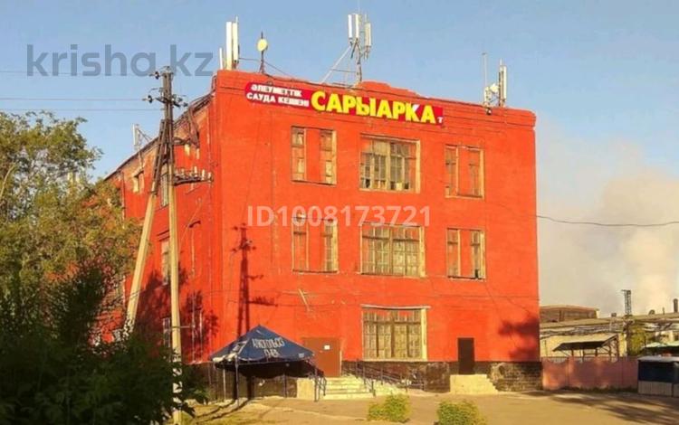 Еркін, кеңселер, дүкендер мен бутиктер, қоймалар, жқб, автосервистер мен көлік жуу, қоғамдық тамақтану орны, сұлулық салондары, монша, қонақ үй және демалыс орындары, фитнес және спорт, медорталықтар мен дәріханалар, білім орталықтары, ойын-сауық, конференц-залдар, кабинеттер және жұмыс орындары, студиялар · 9000 м², бағасы: ~ 9 млн ₸ в Павлодаре — фото 212