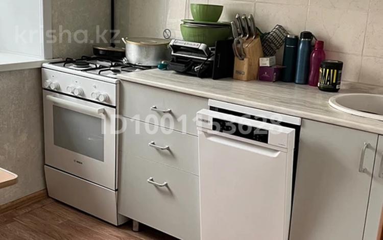 2-бөлмелі пәтер · 44 м² · 2/4 қабат, мкр Михайловка , Сакена сейфуллина 20 — 80 аптека, бағасы: 17 млн ₸ в Караганде, Казыбек би р-н — фото 2