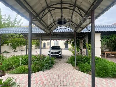 Продажа домов и дачи в Мангистауской обл.: Отдельный дом · 7 комнат · 420 м² · 10 сот., Жемчужная 46 за 150 млн 〒 Отдельный дом · 7 комнат · 420 м² · 10 сот., Жемчужная 46 за 150 млн 〒 в Актау, мкр Приморский
