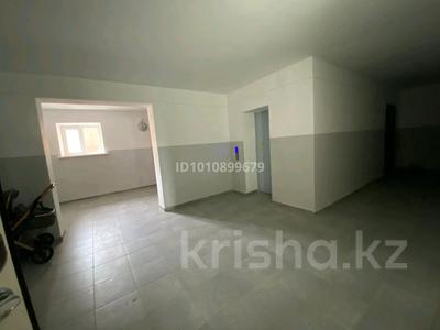 2-комнатная квартира · 74 м² · 5/10 этаж, Самал 86 кв55 за 30 млн ₸ в Уральске
