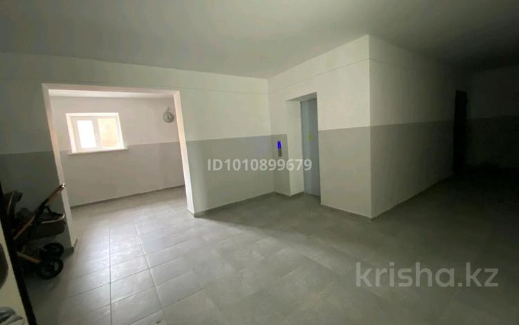 2-комнатная квартира · 74 м² · 5/10 этаж, Самал 86 кв55 за 30 млн ₸ в Уральске — фото 2
