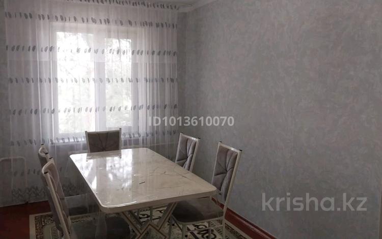 3-комнатная квартира · 70 м² · 5/5 этаж, мкр Жансая 32 — Тәуке хан за 150 000 ₸ в Таразе — фото 2
